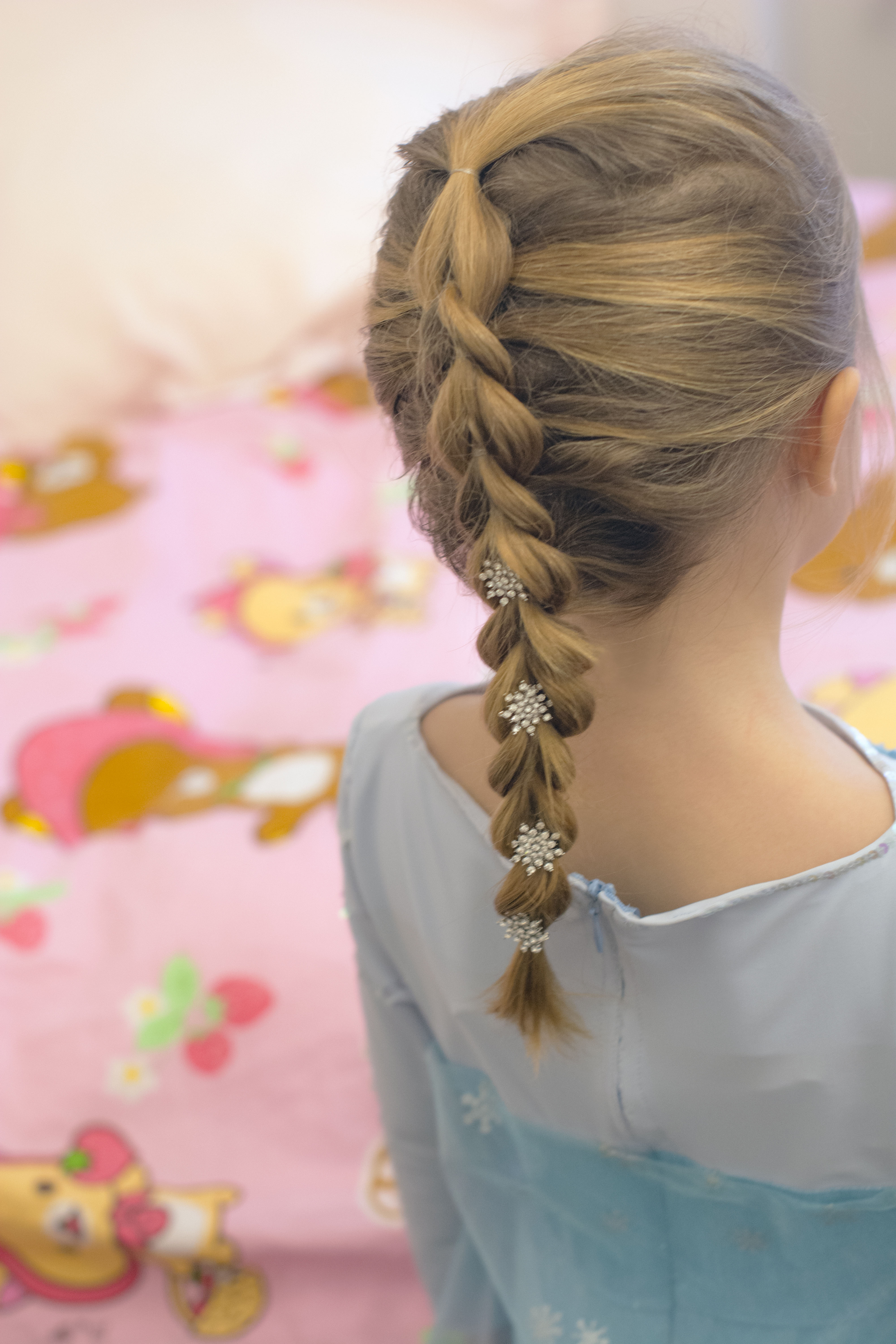 Annika Elsa Dress (2C) | Прически с плетением волос, Детские портреты,  Детская мода