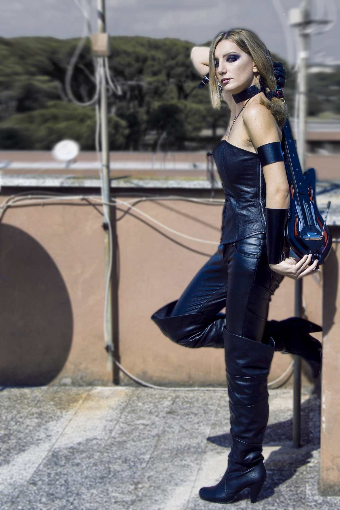 Casey Lynch cosplay (da Guitar Hero 3)